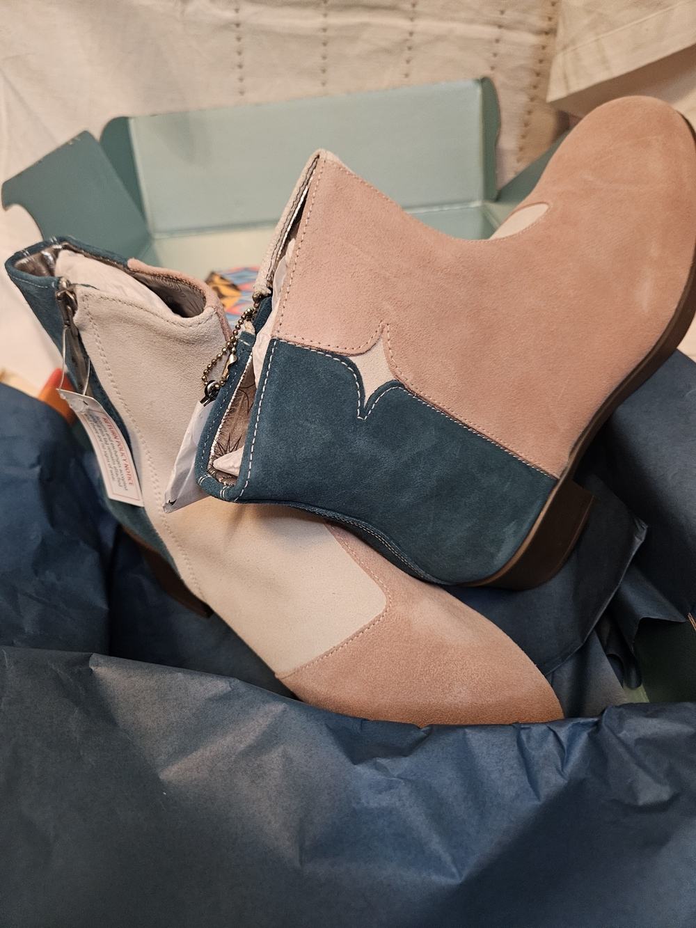 LAZO 9.5 Womens LUNA BOOT Suede Colorblock Ankle Boots in Blush, Teal & Cream